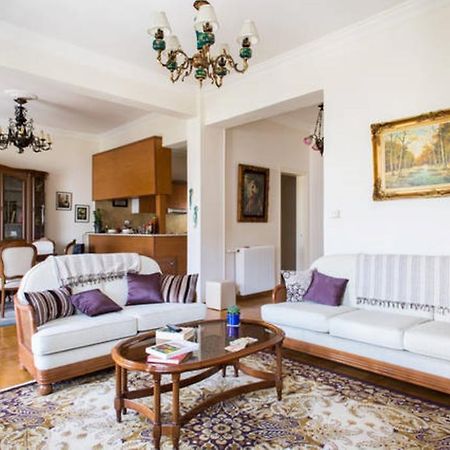 Large 3 Bedroom Apt With Terrace Атина Екстериор снимка