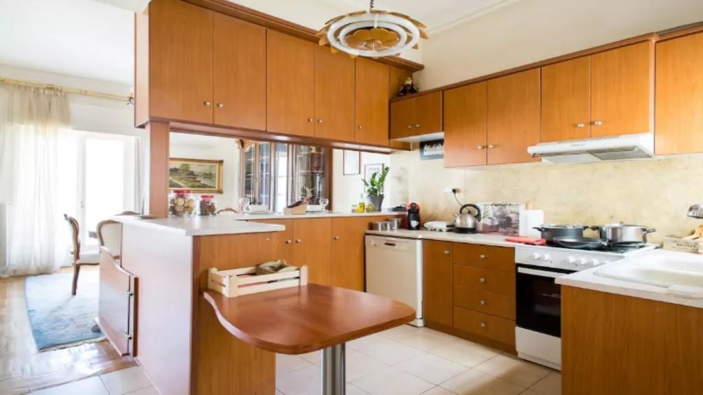 Large 3 Bedroom Apt With Terrace Атина Екстериор снимка