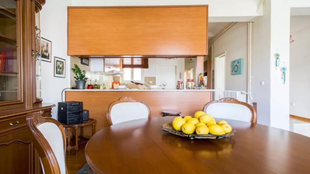 Large 3 Bedroom Apt With Terrace Атина Екстериор снимка
