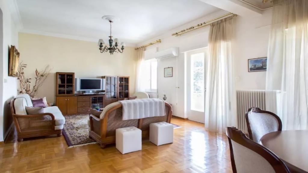 Large 3 Bedroom Apt With Terrace Атина Екстериор снимка