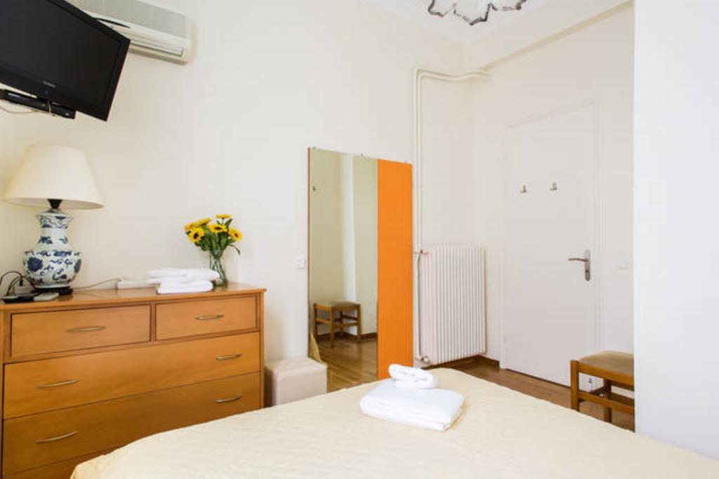 Large 3 Bedroom Apt With Terrace Атина Екстериор снимка