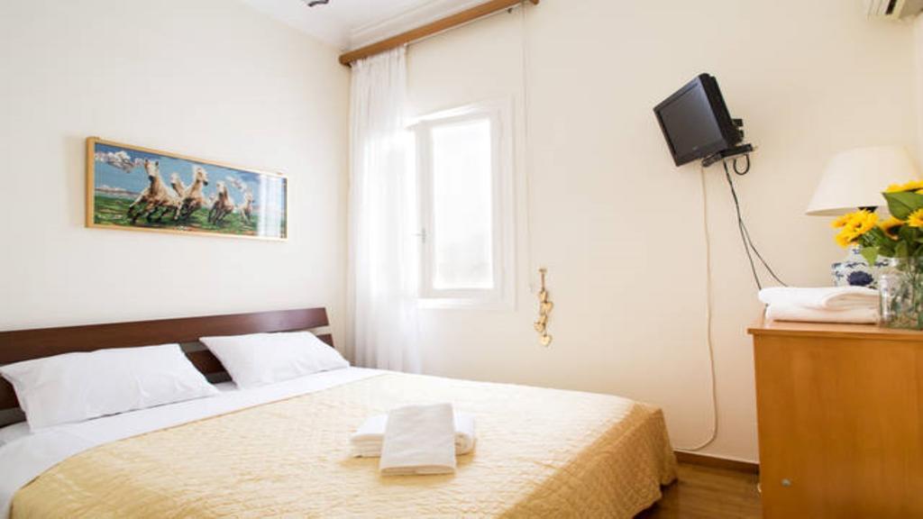 Large 3 Bedroom Apt With Terrace Атина Екстериор снимка
