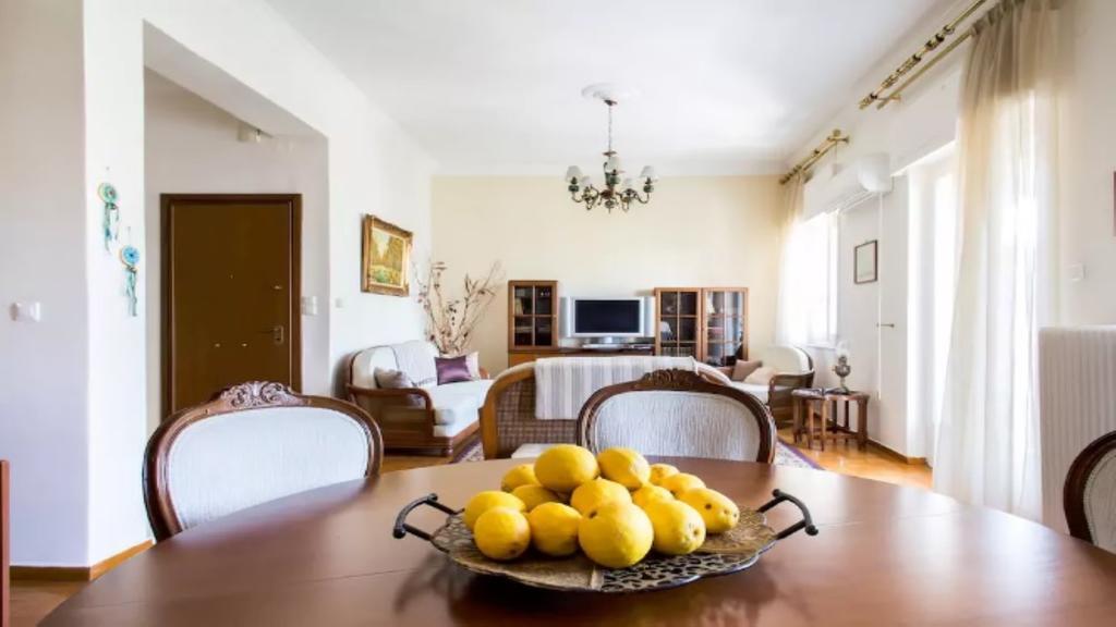 Large 3 Bedroom Apt With Terrace Атина Екстериор снимка