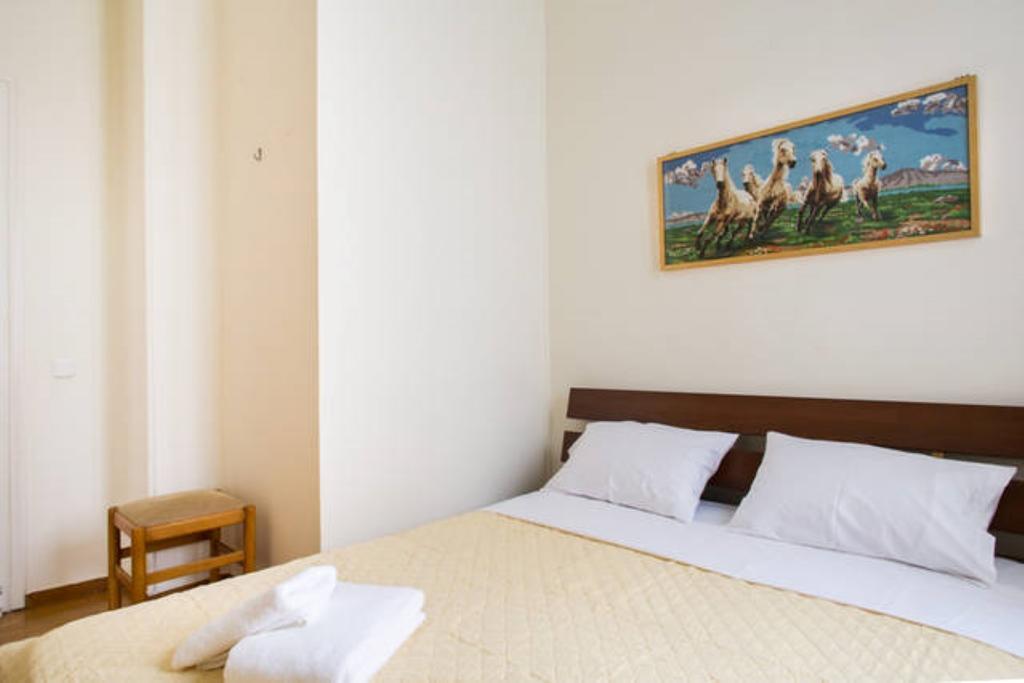 Large 3 Bedroom Apt With Terrace Атина Екстериор снимка